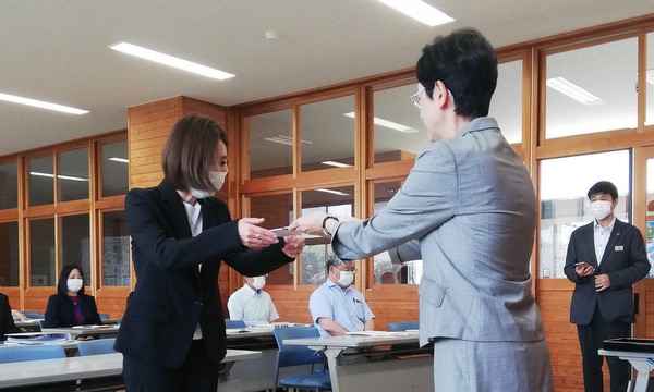 本学の香川玲子総務課長（学長補佐）が理事長賞を受賞