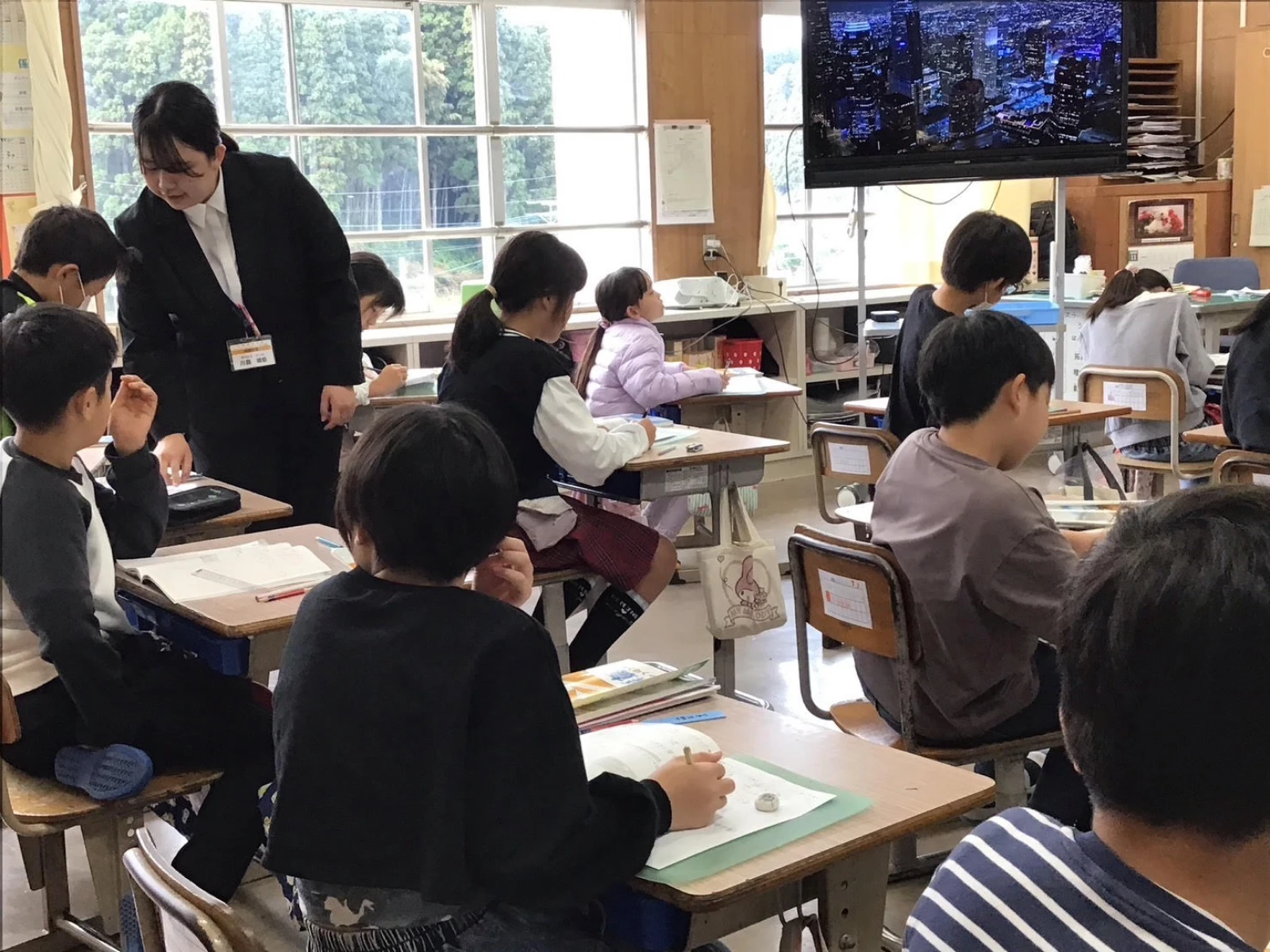 （写真掲載は小学校の許可を得ています）